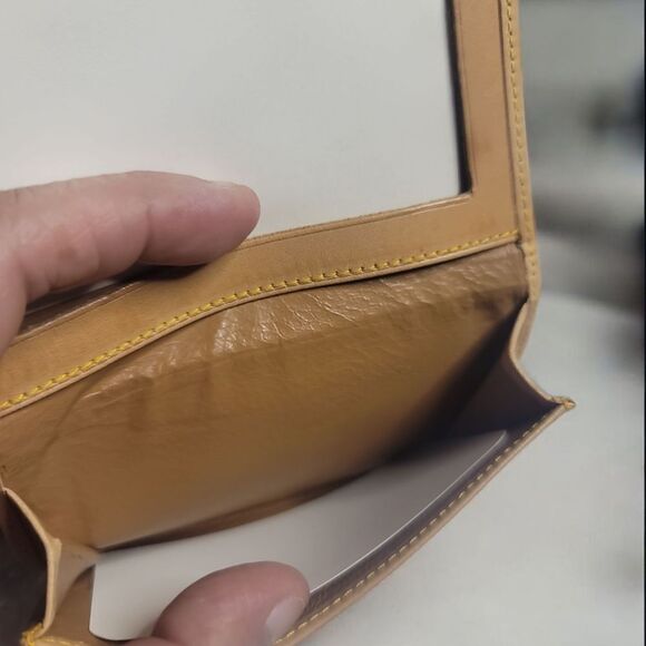Hunting World Mens Leather Wallet In EUC - Picture 8 of 8
